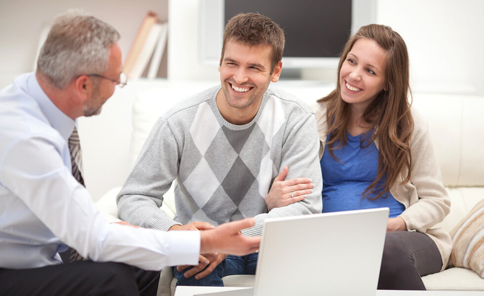 Homeowner meeting with Roofriendly consultant in Lincoln